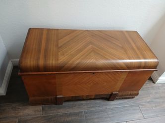 Selling A Annabella Amish Blanket Or Hope Chest I'm Asking $900 Obo I Seen Them Sell For $1500 