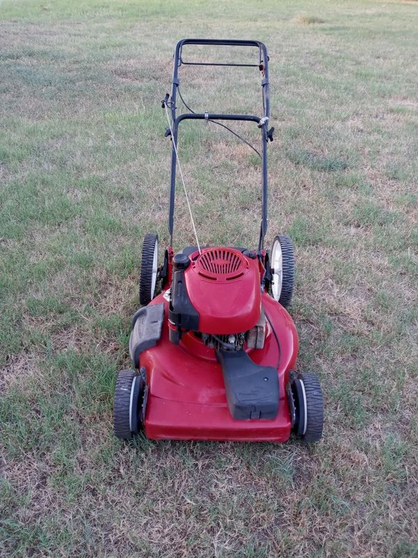 Craftsman 6.5 horsepower selfpropelled lawn mower has a little bit of