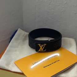 Lv Bracelet 