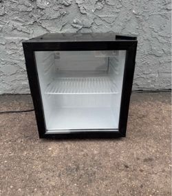 Fridge refrigerator beverage cooler countertop glass door display with internal light (free local delivery) $150 firm