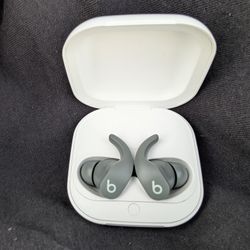 Like New Beats Fit Pro + With Wireless Charging Case 