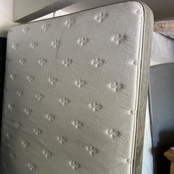 Queen Size Matrres Boxpring 