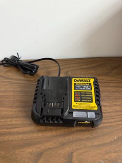 DeWalt DCB1104 12V/20V Lithium Ion Battery Charger