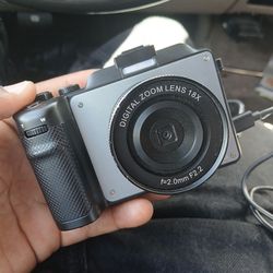 48 mega pixel vlogging camera