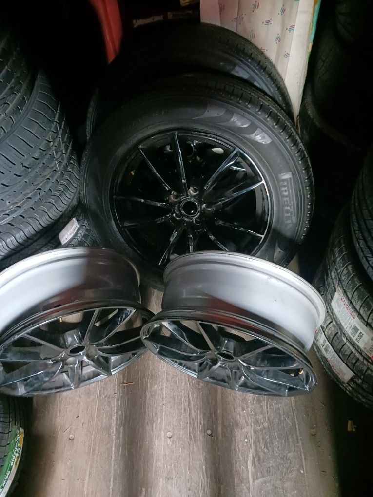 Land Rover 19" Rims Full Set..