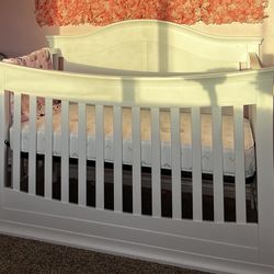White DaVinci Meadow 4in1 Crib