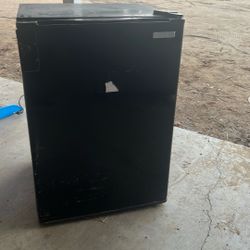 Mini fridge $25