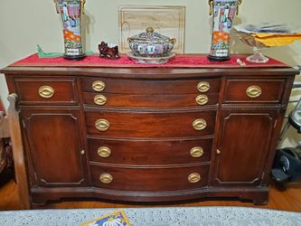Mahogany Bow-Front Sideboard Buffet