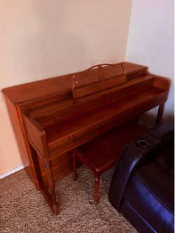 Lester Console Piano with Matching Bench – Great Condition