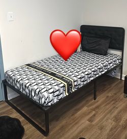 Bad frame and mattress