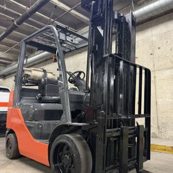 TOYOTA M8, latest model 5500 lb cap, 3 stage, side shift 