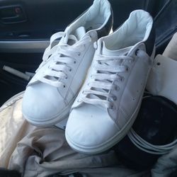 Tenis De Buena Marca En Perfectas Condiciones Size 10 Blanco Con Negro