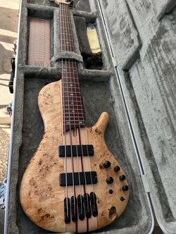 Ibanez srcsc805 bass
