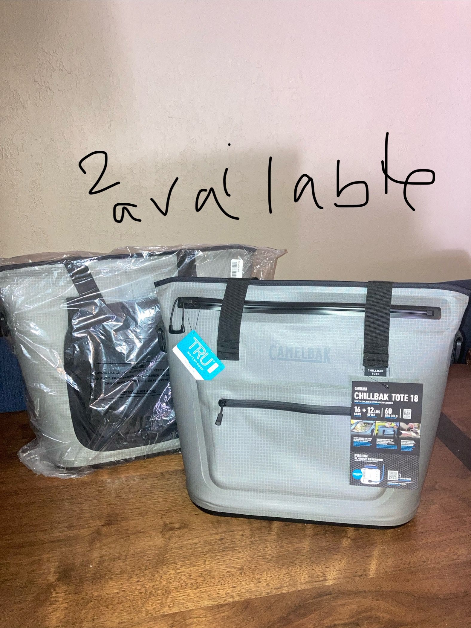 READ ENTIRE AD B4 MESSAGING *CamelBak  ChillBak soft cooler Tote 18L with 3L water reservoir $275 Retail Grey Waterproof Yeti Hydroflask