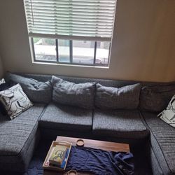 Large Sectional Couch w/ Pillows