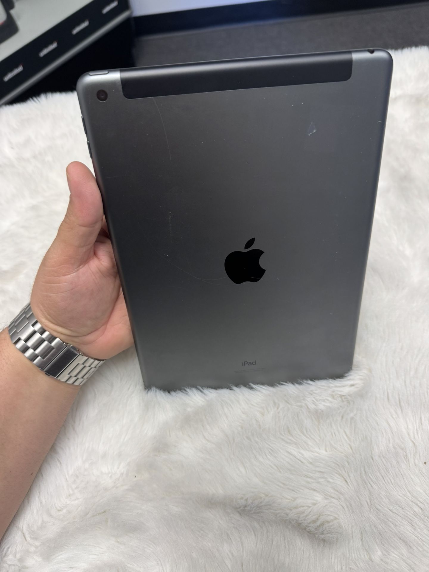 Apple iPad (9th Gen) 10.2” 64GB Unlocked $200