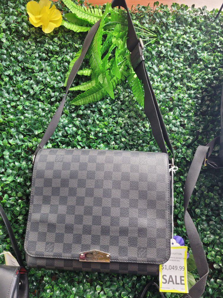 Louis Vuitton Messenger Bag (BRAND NEW) for Sale in Bronx, NY