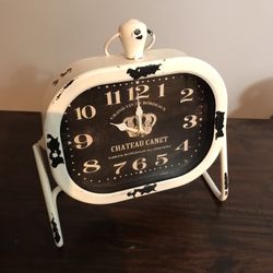 CLOCK BATTERIE OPERATED ANTIQUE LOOK