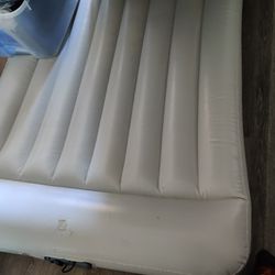 queen size air mattress built in pump