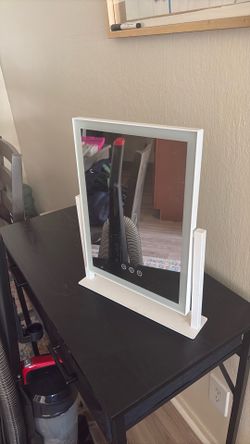 Plug in led mirror
