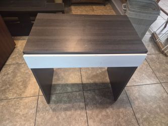 Make-up/desk table