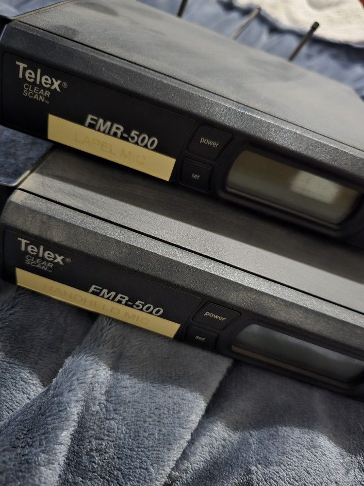 2 Telex FMR-500 Band A Clear Scan Wireless Microphone Receivers w/ Antennas and half rack mounts