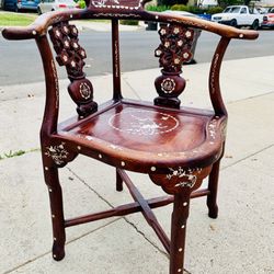Vintage Chinese Carved Rosewood Mother of Pearl Inlay Motif Corner Chair (Northridge)