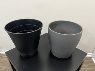Set of 2 Large Plant Pots – Gray Ceramic & Black Plastic (IKEA)
