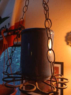 2 blue pots