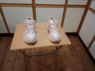 Women's pumas Inverse premium size 8 & Half pink brand new