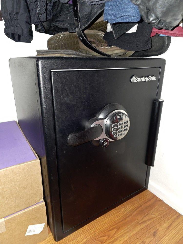 Sentry Safe 2.0cf with fingerprint scanner