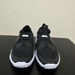 Brand New In Box Nike Flex Runner 2 Kids Shoes Size 3