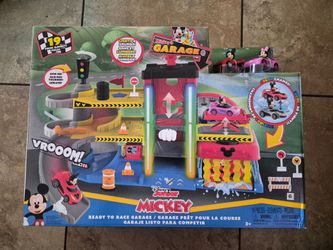 Disney Junior Mickey Mouse Ready to Race Garage 19 Piece Vehicle Playset New Toy