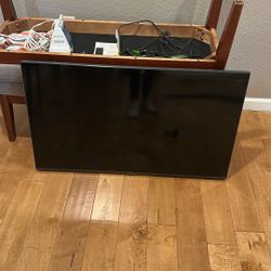 43” Samsung TV Wall Mount Included