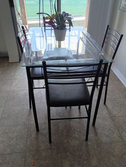 Apartment dining table