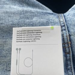 BRAND NEW IPHONE HEADPHONES  STILL IN BOX