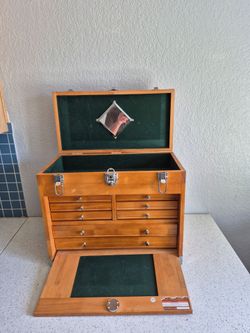 Windsor Eight Drawer Wood Tool Chest  with Keys