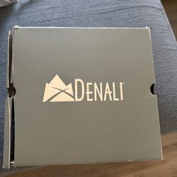 Size 4 Denali Snow Boots