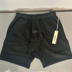 BLACK essential shorts size L