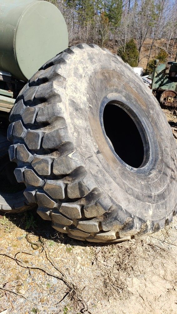 Loader Tire, 26.5R25 Pneumatic, Titan Radial STL3 E3/L3, One available!!