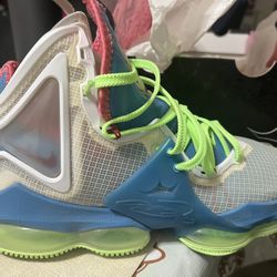 Lebron 19 Nike NEW 