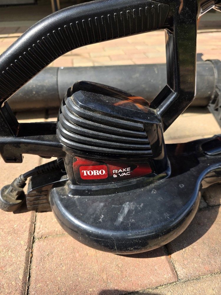 Electric Toro Leaf Vaccum