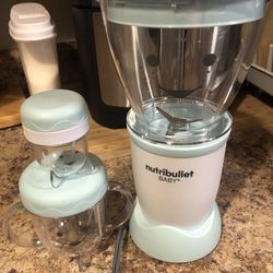 like new - NutriBullet Baby Food-Making System, 32-Oz, with 2 extra containers White, Blue, Clear 