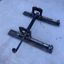 Curt R16 5th Wheel Slider Base (16K) – Short Bed Truck Hitch Roller