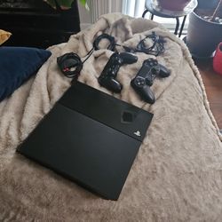 PS4 Slim Excellent Condition