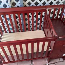 Crib/changing table 