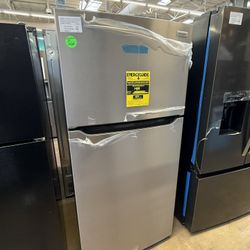 Frigidaire 30” refrigerator 