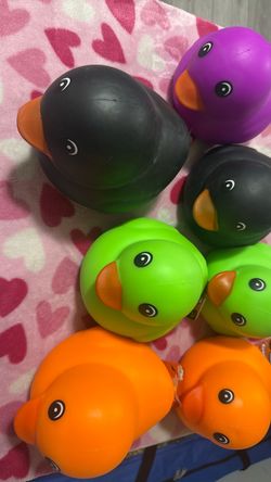 Jumbo duck squishy