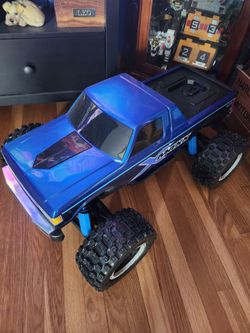 Traxxas x monster xmaxx rc truck