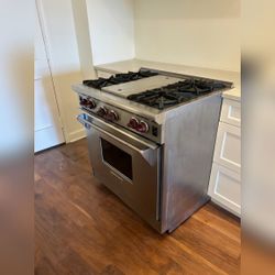 Wolf Profesional Gas Range with Oven and Profesional Style Cooktops - Good - Chantilly, VA